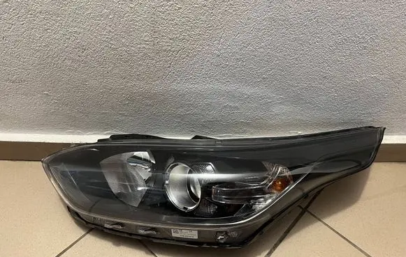 KIA Ceed Headlight/headlamp 92101J7051
