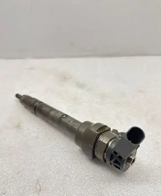 BMW 5 F10 F11 Fuel injector 7810702 04451100