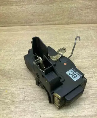Opel Vectra B Front door lock 90585021
