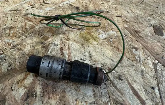 Air conditioning (A/C) pressure sensor