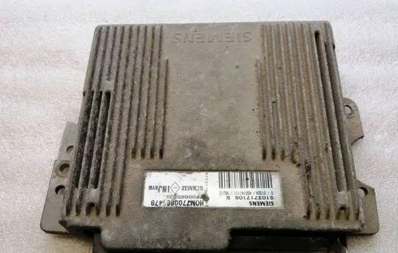 Renault Laguna I Engine control unit/module S103717108B 7700865022