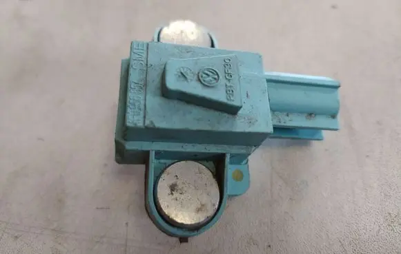 Audi A6 S6 C6 4F Airbag deployment crash/impact sensor 4F0955557
