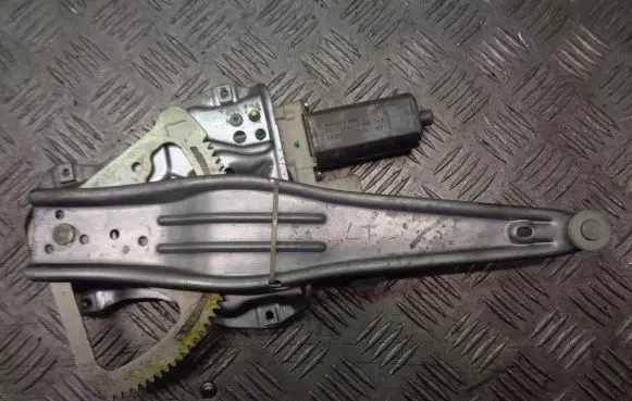 Toyota Avensis T250 Front door electric window regulator 0130822032