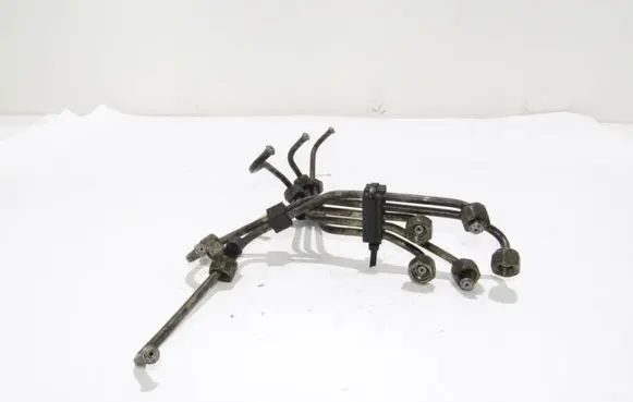 Fuel injector supply line/pipe