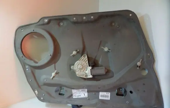 Mercedes-Benz B W245 Front door window regulator with motor A1697202979