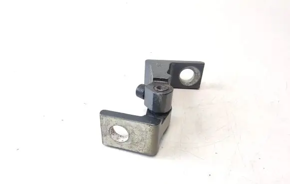 Volkswagen Jetta VI Front door upper hinge 8K0831401A