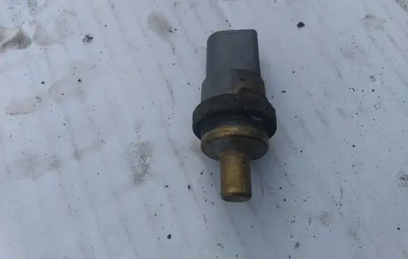 Volkswagen Golf V Coolant temperature sensor 