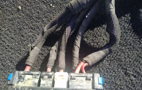 Renault Clio V Battery relay fuse 