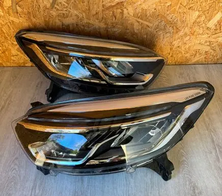 Renault Captur Headlights/headlamps set 260101671R