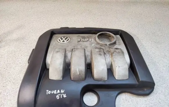 Volkswagen Touran I Engine cover (trim) 03G103925AA