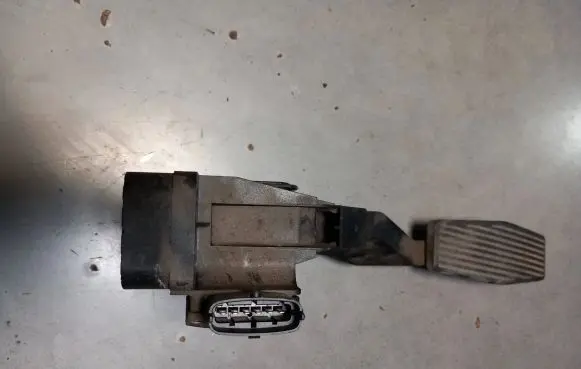 Opel Zafira A Accelerator throttle pedal 90581208 0281002298