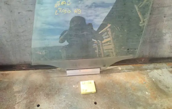 Opel Astra G Rear door window glass 43R007023