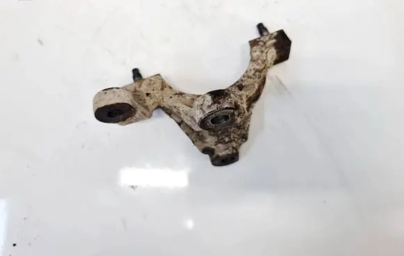 Ford Focus Engine mounting bracket