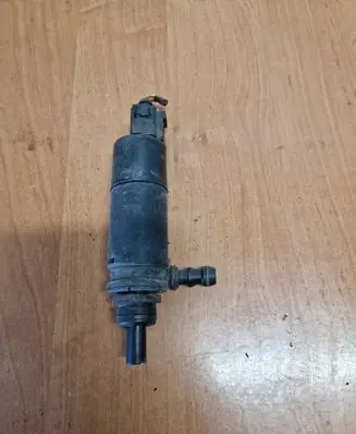 Volkswagen Touran I Headlight washer pump 3B7955681