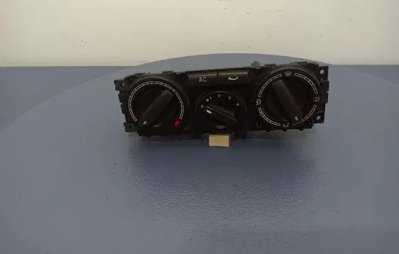 Volkswagen Transporter - Caravelle T5 Climate control unit 7H0820045D