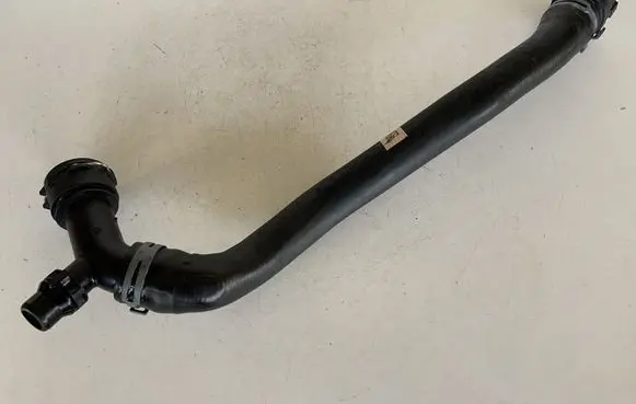 Engine coolant pipe/hose
