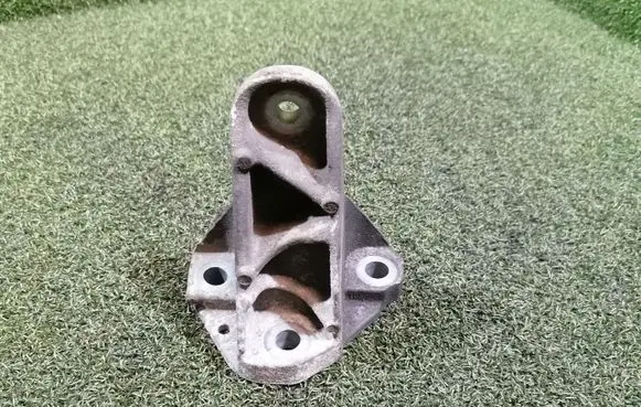Jaguar XF X250 Engine mounting bracket 5R836061BA LH5R836061BA