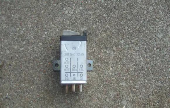 Mercedes-Benz E W124 Fuel injection pump control unit/module 837162