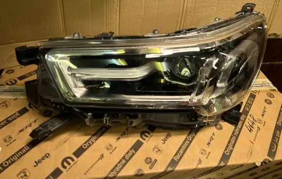 Toyota Hilux VIII Headlight/headlamp 1EJ923363030B 811500KU80