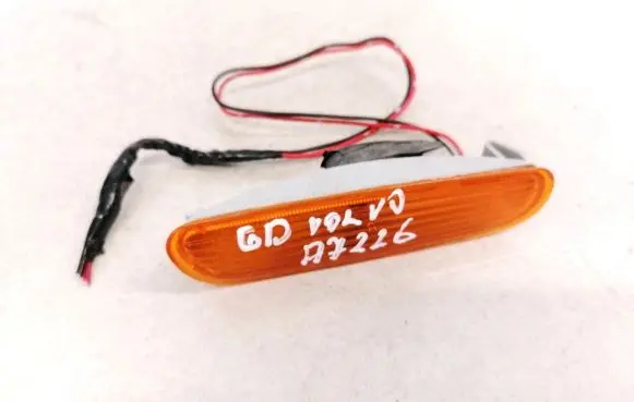 Volvo S40, V40 Front fender indicator light 18A543B 18-A543B