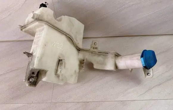 Volkswagen PASSAT B7 Windshield washer fluid reservoir/tank 3AA955453G