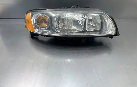 Volvo V70 Headlight/headlamp 30698840 89900268 P2004V70