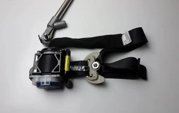 Mitsubishi Outlander Front seatbelt 7000F195XA