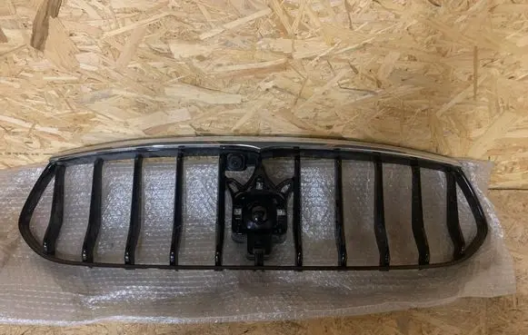 Maserati Quattroporte Front bumper upper radiator grill 670061976 670061975 670100982