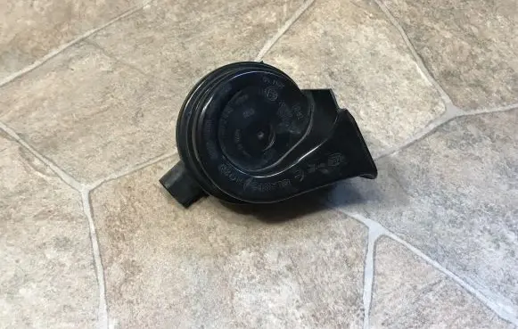 BMW 3 E90 E91 Horn signal 703881157