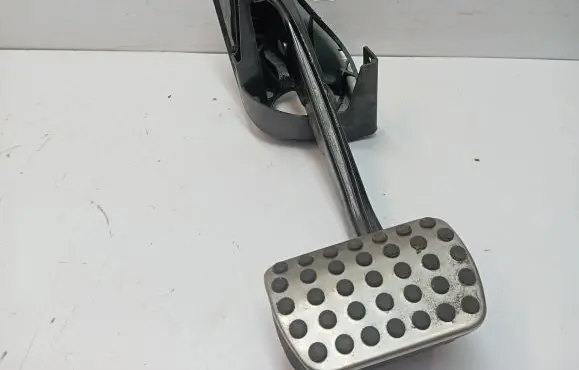 Mercedes-Benz CLS C218 X218 Brake pedal A2042902301