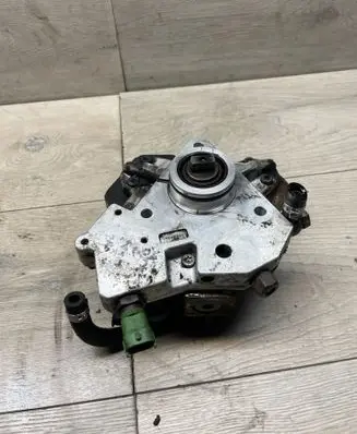 Volvo XC90 Fuel injection high pressure pump 8692521 0445010111 029539