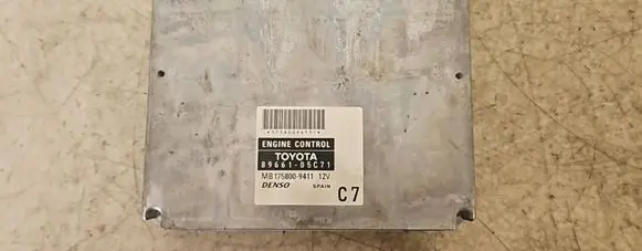 Toyota Avensis T250 Engine control unit/module 1758009411 8966105C71 MB1758009411