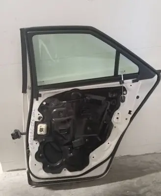 Cadillac CTS Rear door