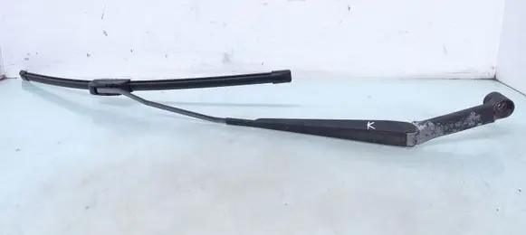 Mitsubishi Colt Front wiper blade arm