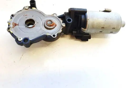 Toyota Avensis T250 Seat adjustment motor 8582033020 85820-33020