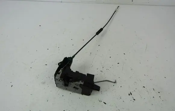 Opel Astra H Front door lock 