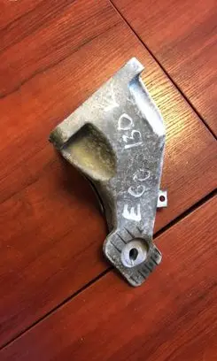 BMW 5 E60 E61 Engine mounting bracket 6777056