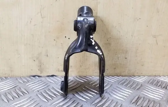 Peugeot 3008 I Engine mount bracket