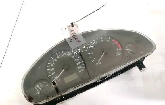Mitsubishi Carisma Speedometer (instrument cluster) MR308400 98DX