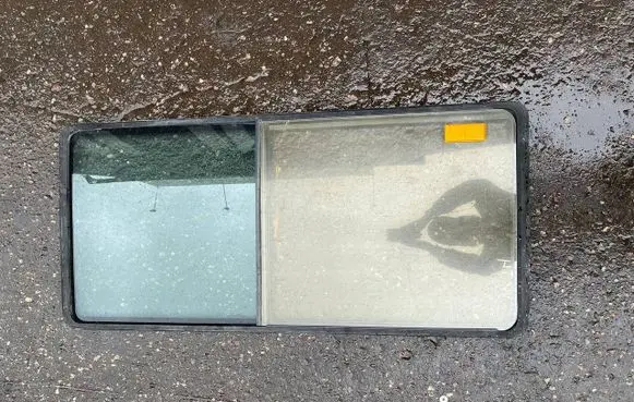 Volkswagen Transporter - Caravelle T4 Rear vent window glass 43R000935 DOT57M6AS2