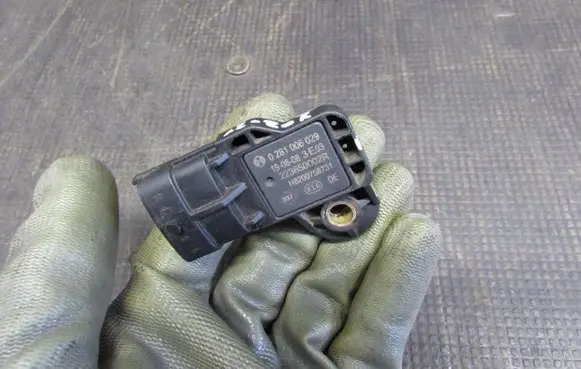 Renault Clio IV Air pressure sensor 0281006029