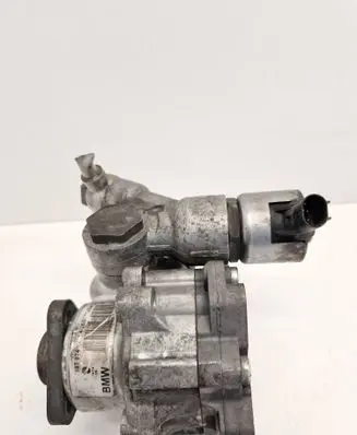 BMW 5 E60 E61 Power steering pump 7697974