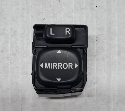 Toyota Corolla E120 E130 Wing mirror switch 183574