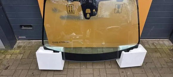 Volvo XC60 Front windscreen/windshield window 31424514 200510014