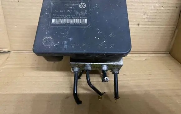 Volkswagen Touran I ABS Pump 1K0614517AC 10096003623 00004427G3