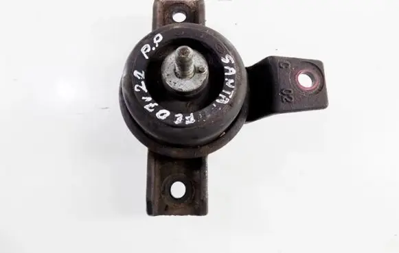 Hyundai Santa Fe Engine mount bracket