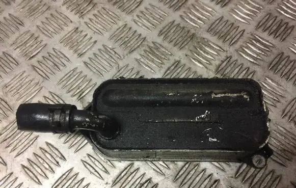 Toyota Avensis T250 Engine oil radiator 157100r01000 15710-0r010-00