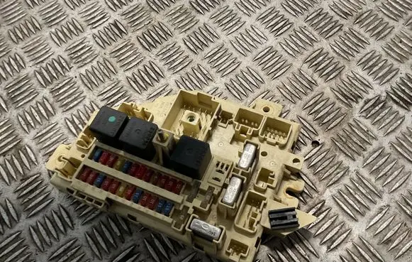 Jeep Cherokee XJ Fuse module