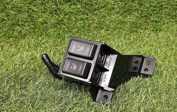Nissan Leaf II (ZE1) Seat heating switch 682UU5SK0A