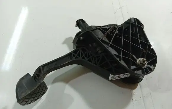 Volkswagen Touran I Clutch pedal 1T1721059AM